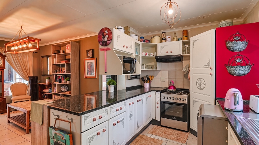3 Bedroom Property for Sale in Safari Gardens North West